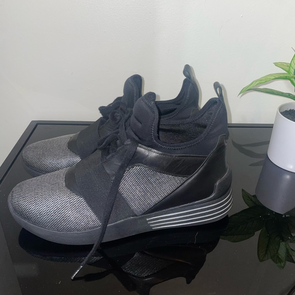 Kendall & Kylie Braydin Mid Top Platform Sneakers Shoes Black Silver Women's 11